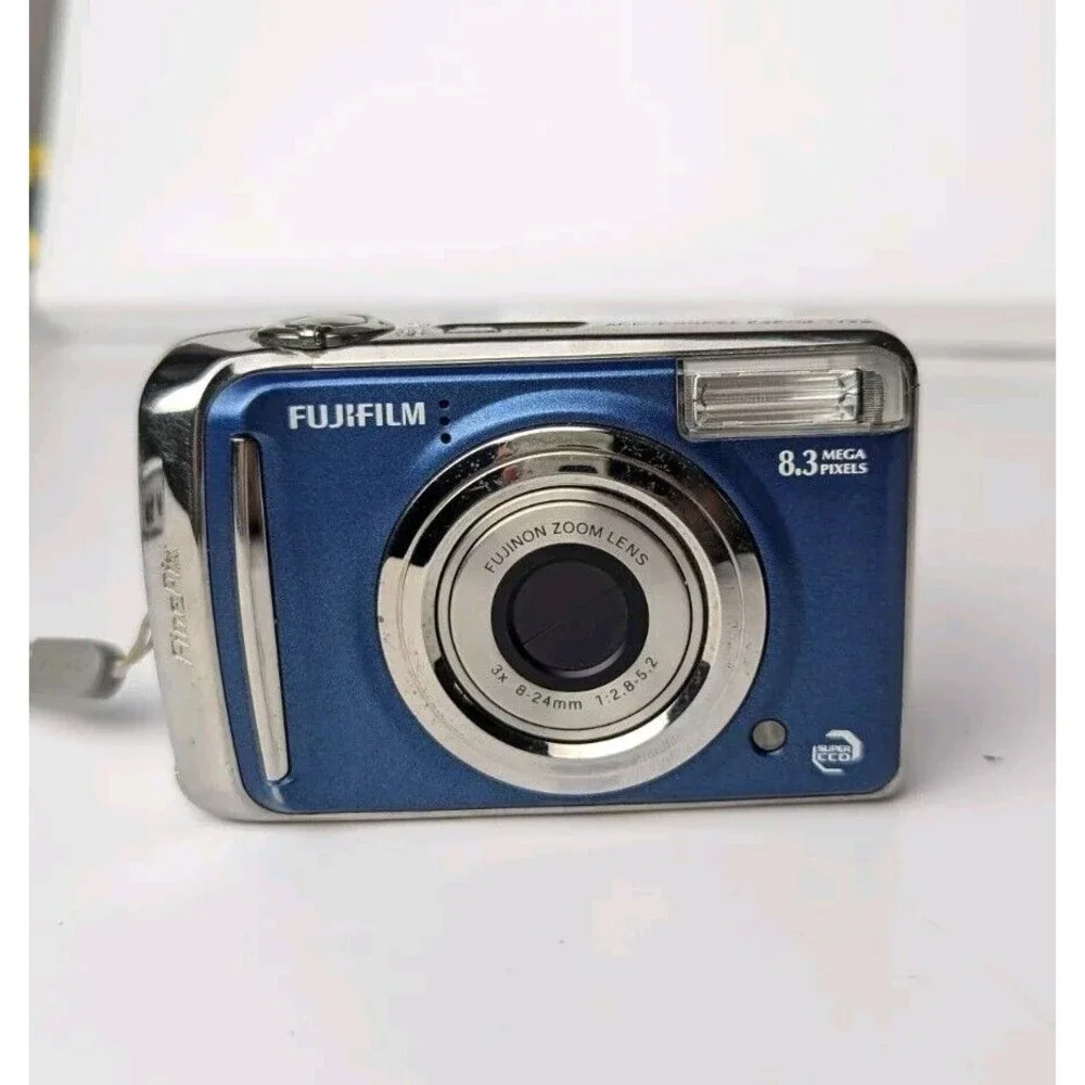 Fujifilm Finepix A805 8.3MP Digital CAMERA WORKS, CRACKED SCREEN